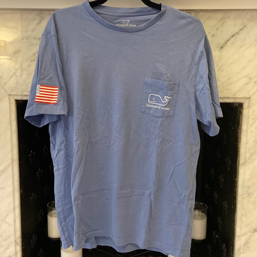 Men’s vineyard vines blue t shirt. Size medium